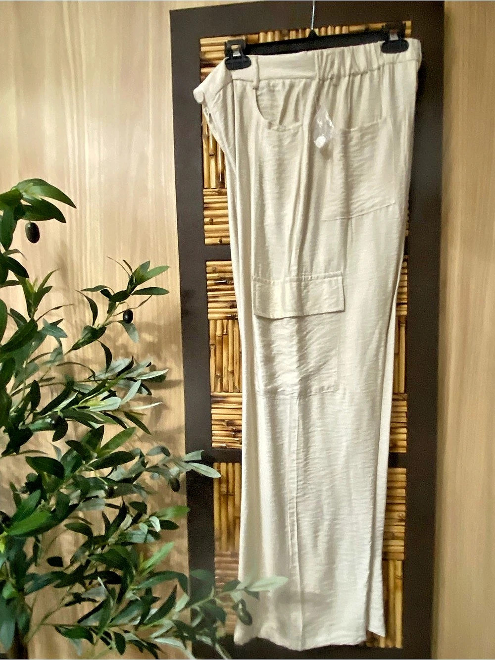 Wide Leg Cargo Pants in Cream Size 4